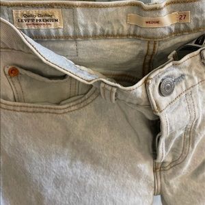Levis Jean size 27 wedgie